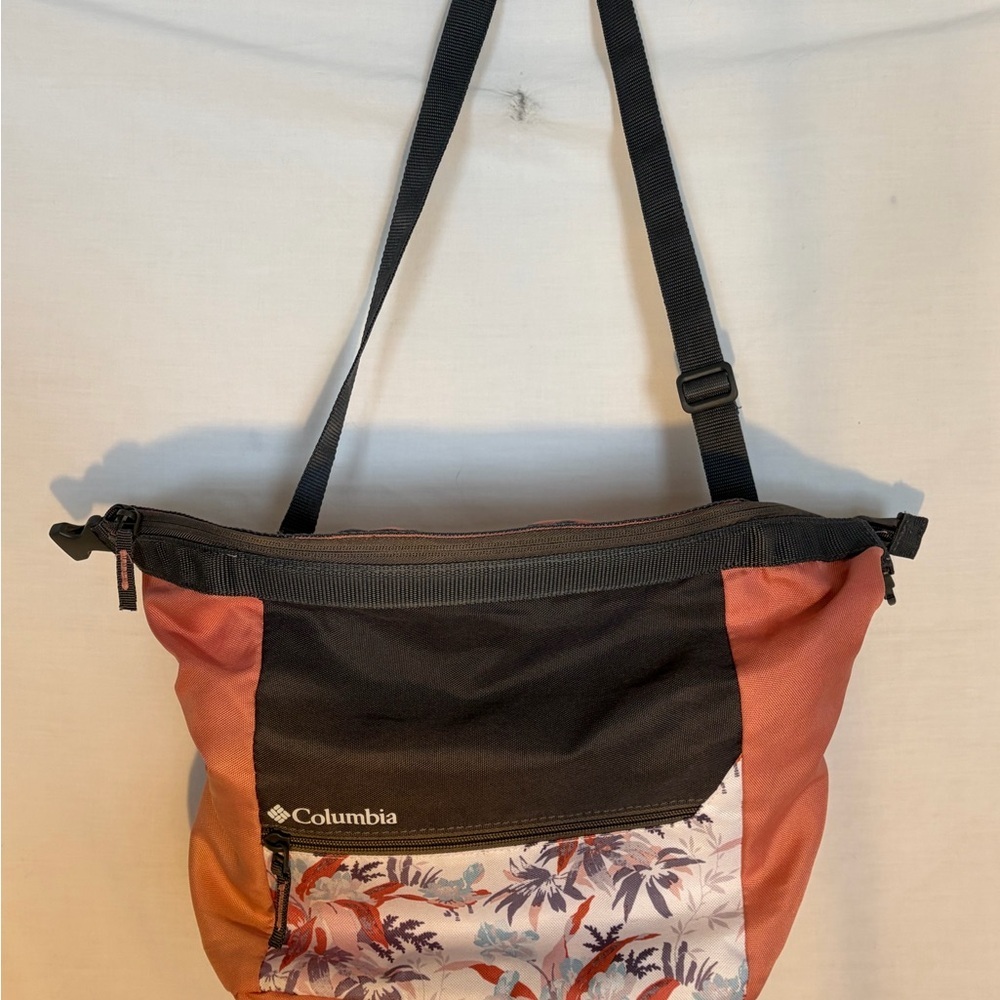 Columbia Women's insulated Multi-Color Shoulder Bag - Picture 4 of 6